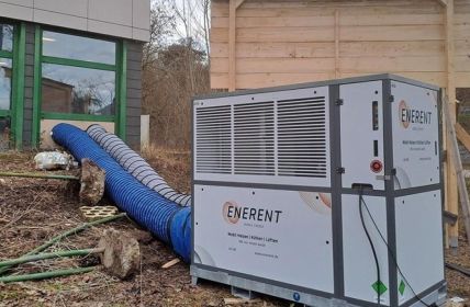 Neubau SFZ Aschau mit mobiler ENERENT Wärmepumpe effizient (Foto: ENERENT GmbH)
