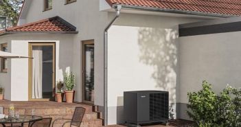 Lebenszykluskostenanalyse zeigt Wärmepumpen oft günstiger als herkömmliche Gasheizungen sein Gasheizung tauschen und bis zu siebzig Prozent Förderung (Foto: Stiebel Eltron GmbH & Co. KG)